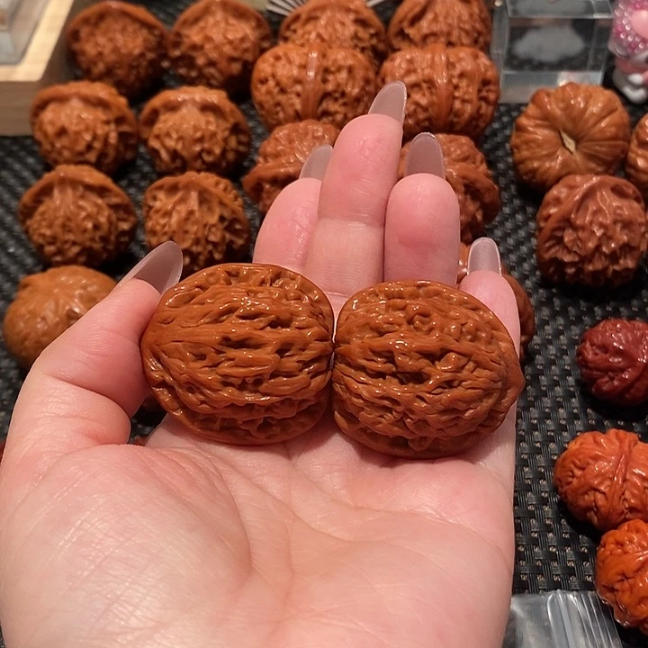 文玩核桃吊坠35麦穗虎头0675