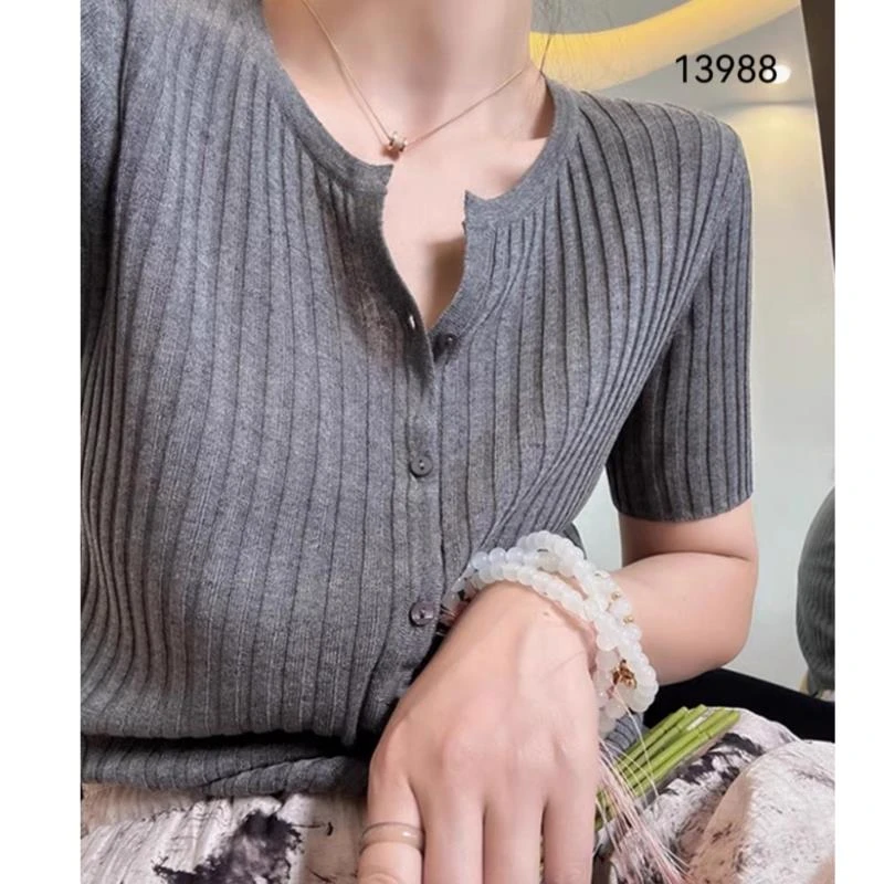 13988（部分无水洗唛，介意慎拍） CHUXUN新款剪刀领开衫短袖
