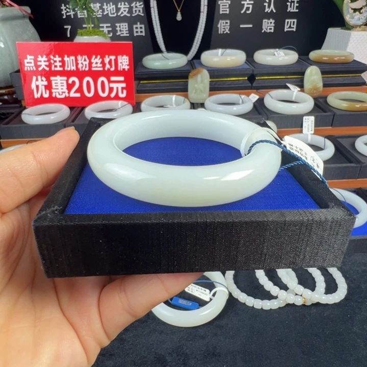 和田玉手镯未镶嵌