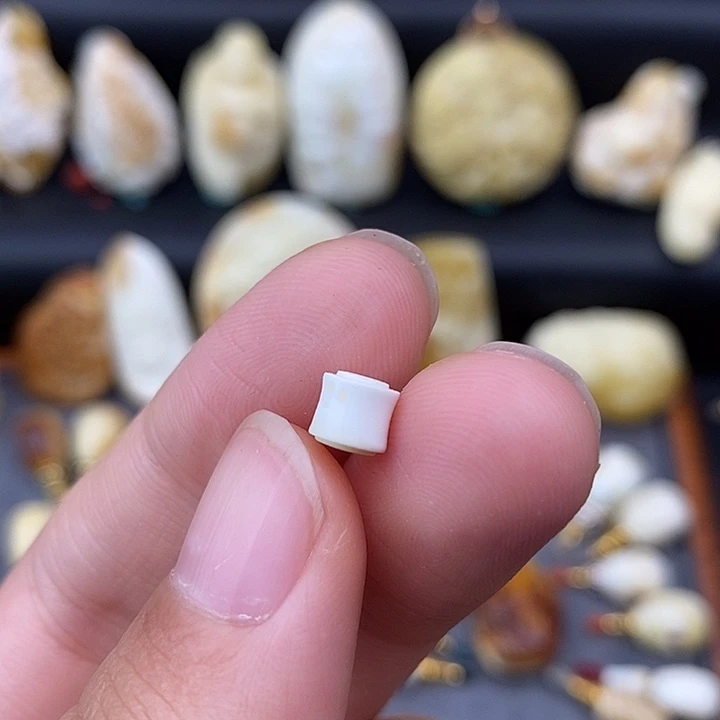 裸石琥珀未镶嵌5瓷白线束
