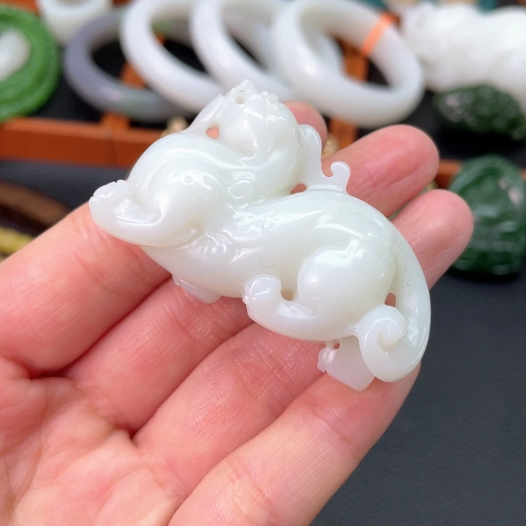 和田玉挂件18K金镶嵌