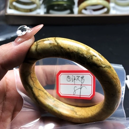 蛇纹石玉手镯未镶嵌也**易