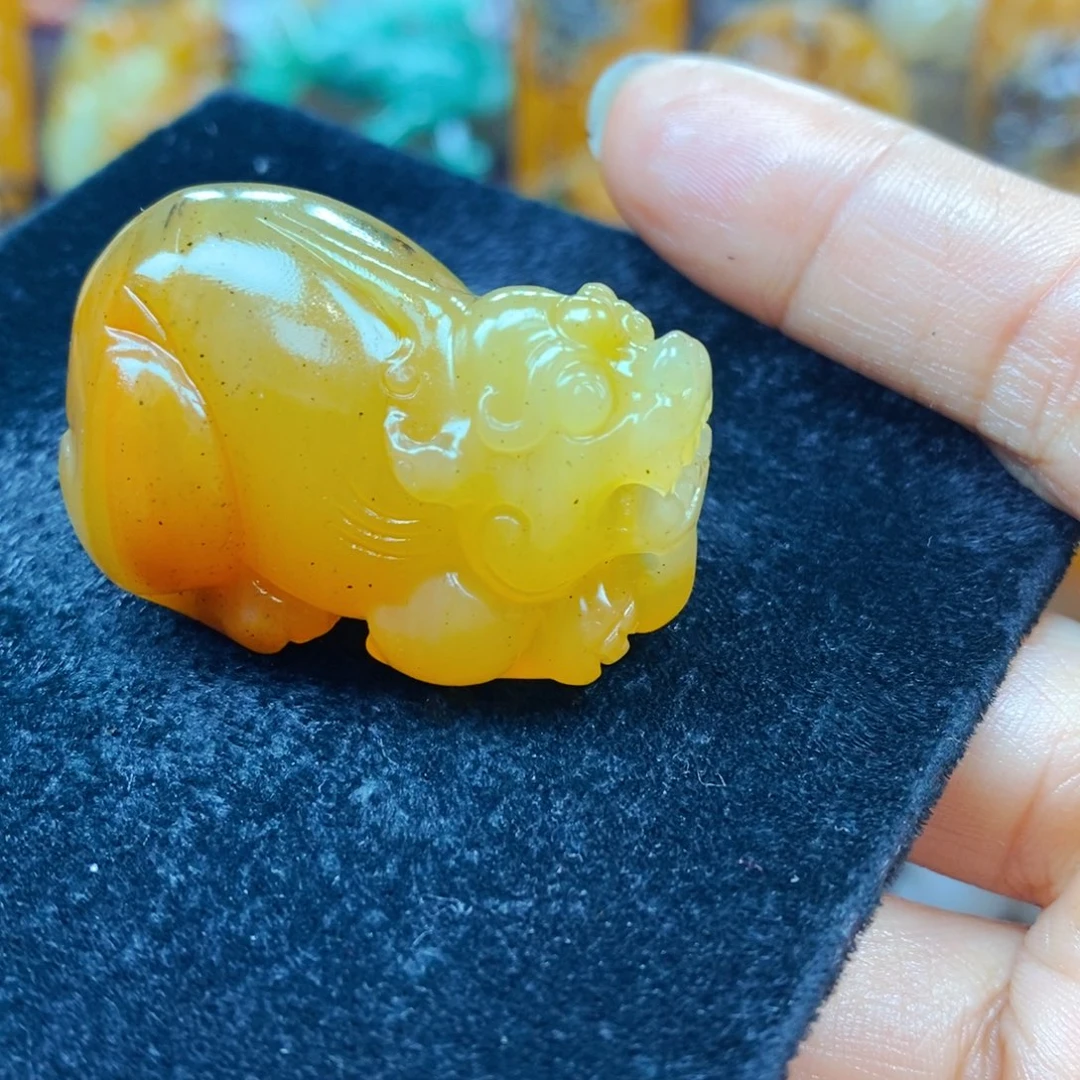 未镶嵌石英质玉（黄龙玉）颈饰