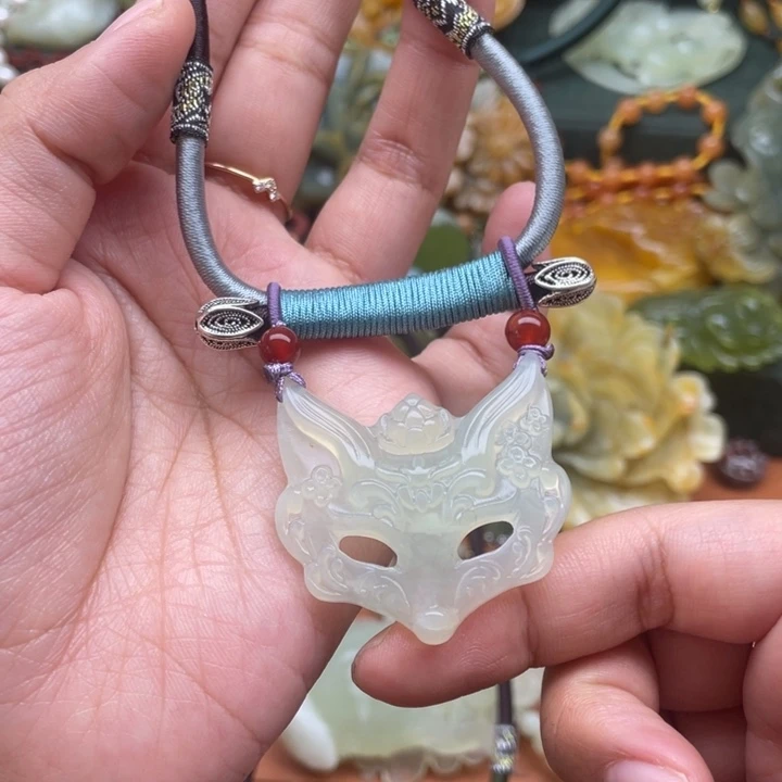 蛇纹石玉吊坠合金