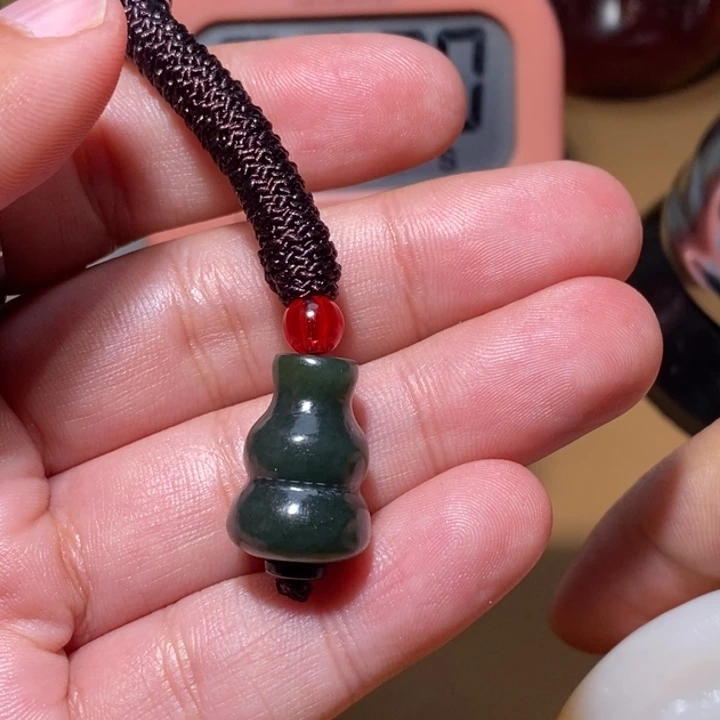 酒***仙和田玉未镶嵌颈饰