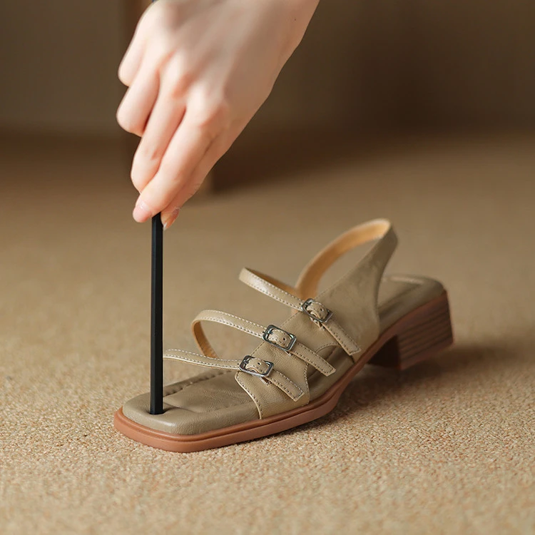 法式复古真皮软底粗跟时尚凉鞋女夏季简约方头一字带露趾罗马凉鞋