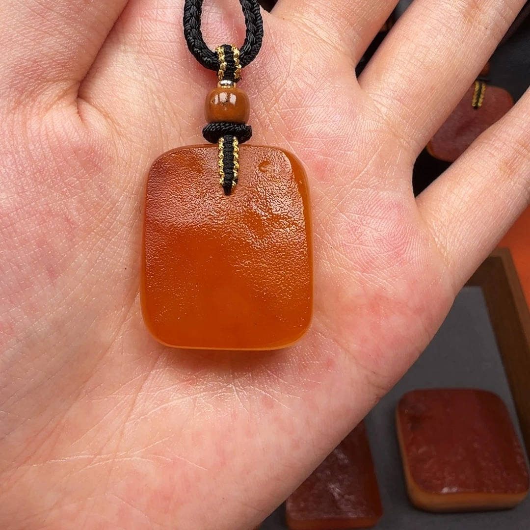 蜜蜡未镶嵌吊坠(赠链)