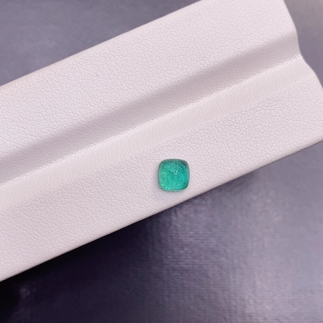 裸石祖母绿0.89克拉 糖塔5.5mm