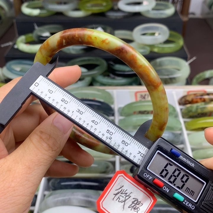 蛇纹石玉未镶嵌手镯381