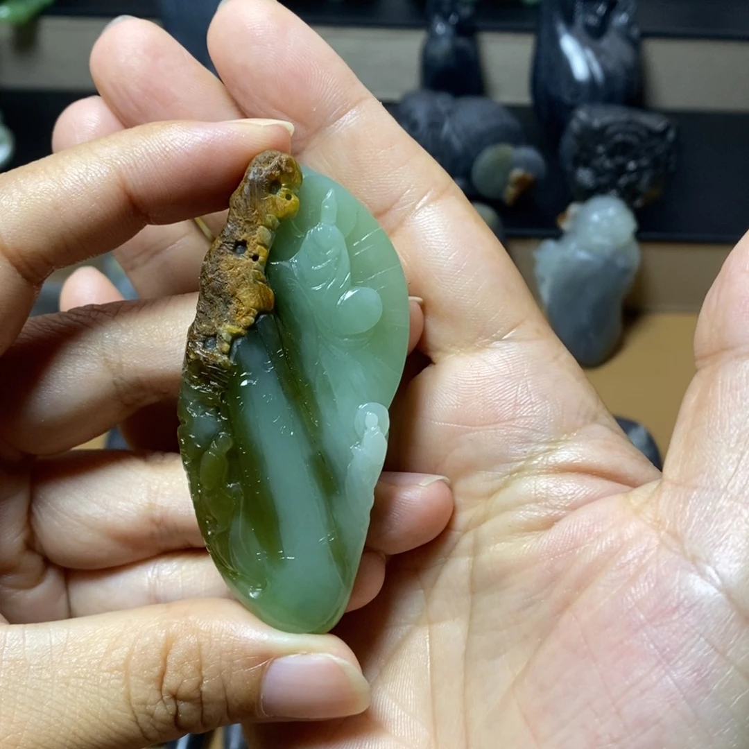 和田玉未镶嵌颈饰云*