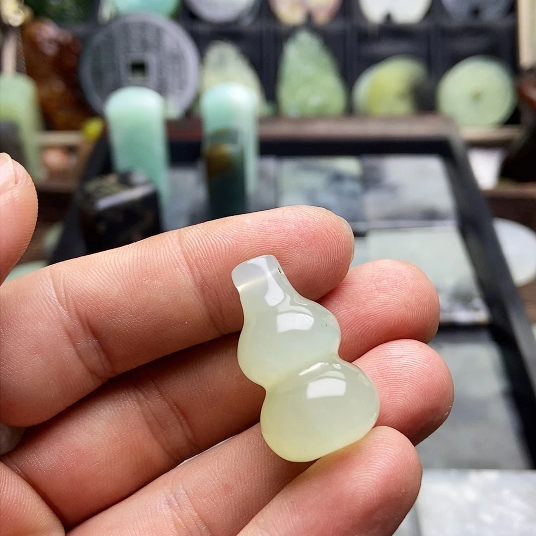 蛇纹石玉挂件未镶嵌a****g