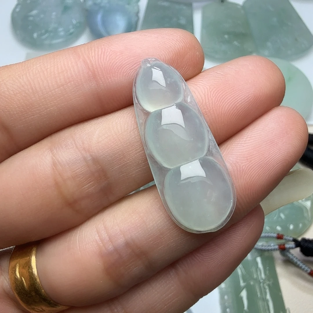 翡翠未镶嵌颈饰天然缅甸翡翠A货冰种豆子