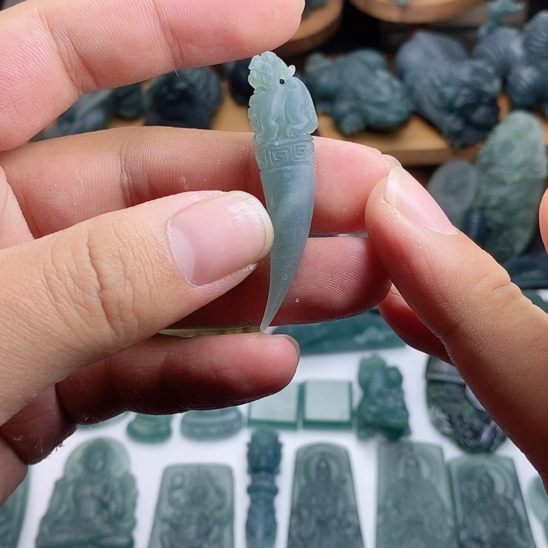 定制翡翠未镶嵌牙