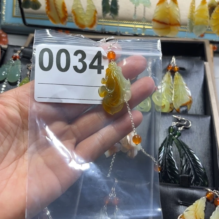 蛇纹石玉合金耳饰鹤*