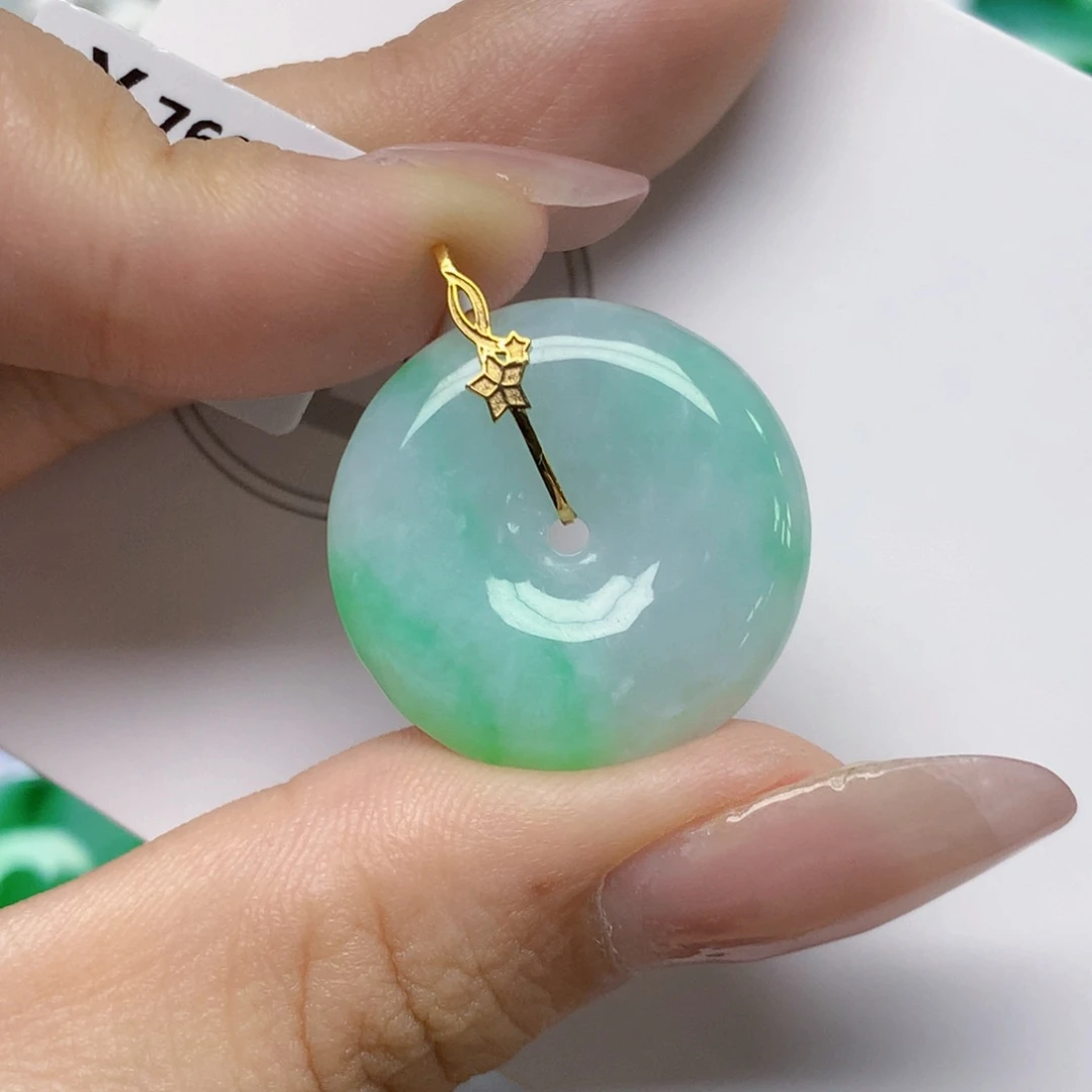 颈饰18K金镶嵌翡翠