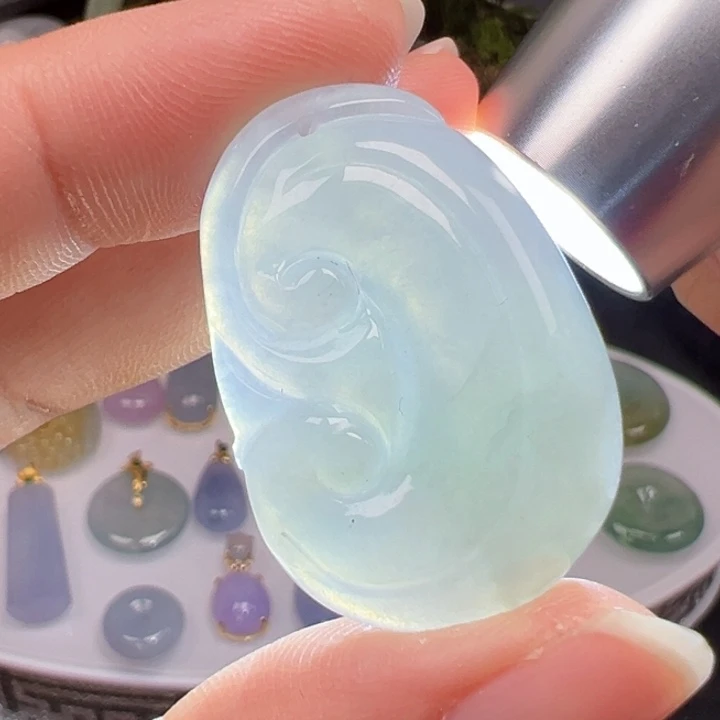 翡翠未镶嵌颈饰如意吊坠