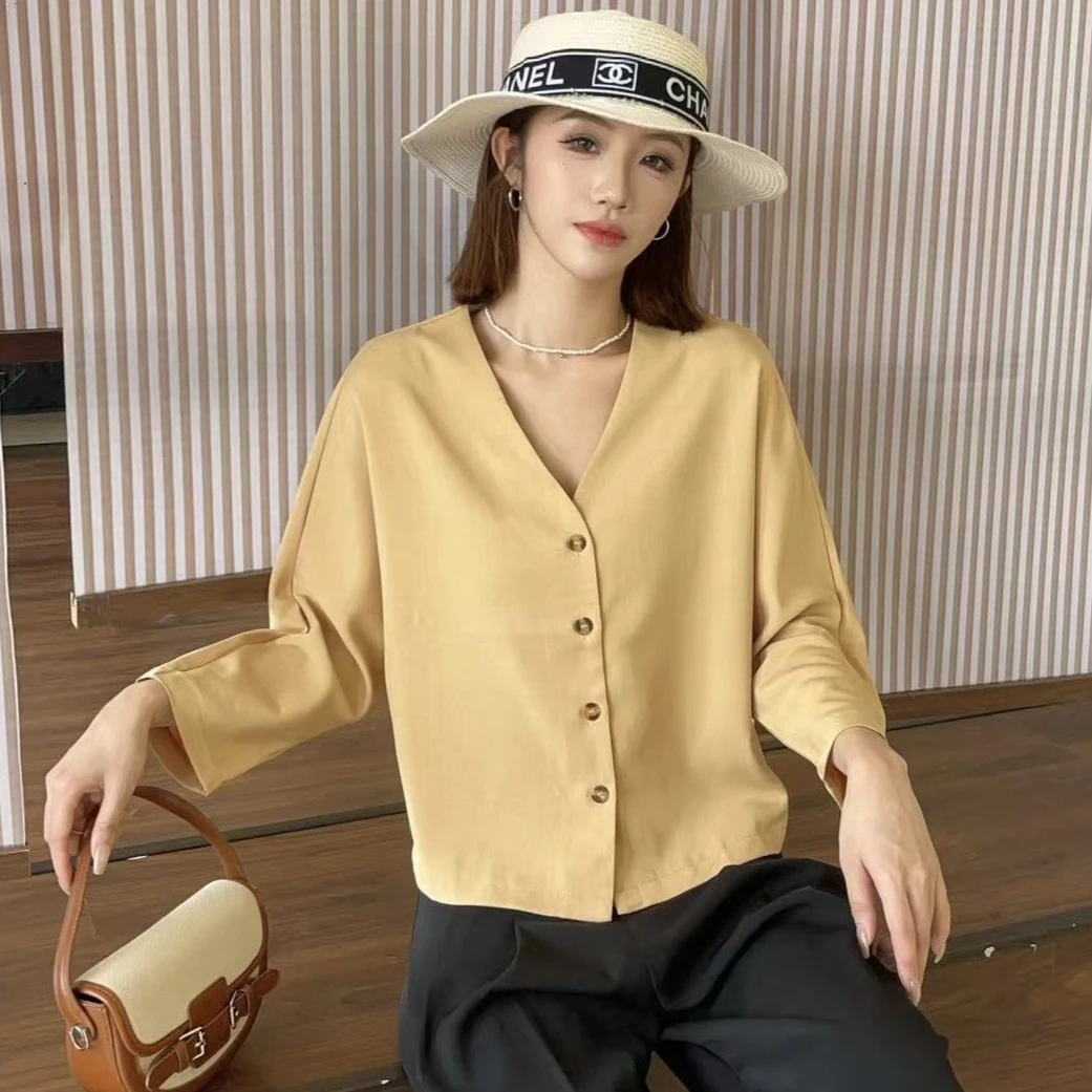 琥珀流光新款V领显瘦衬衫女九分袖百搭短款外套气质光泽小众上衣