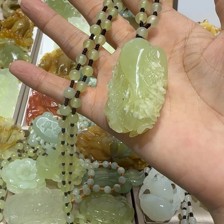 蛇纹石玉吊坠未镶嵌