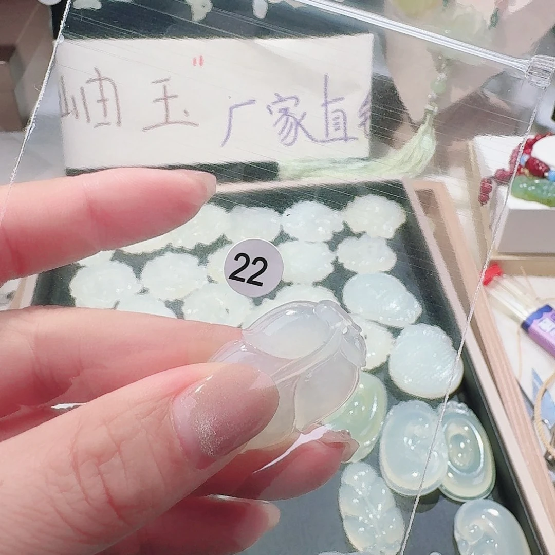 蛇纹石玉颈饰合金精美礼品