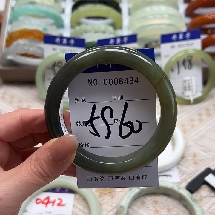 晓***燕蛇纹石玉未镶嵌手镯