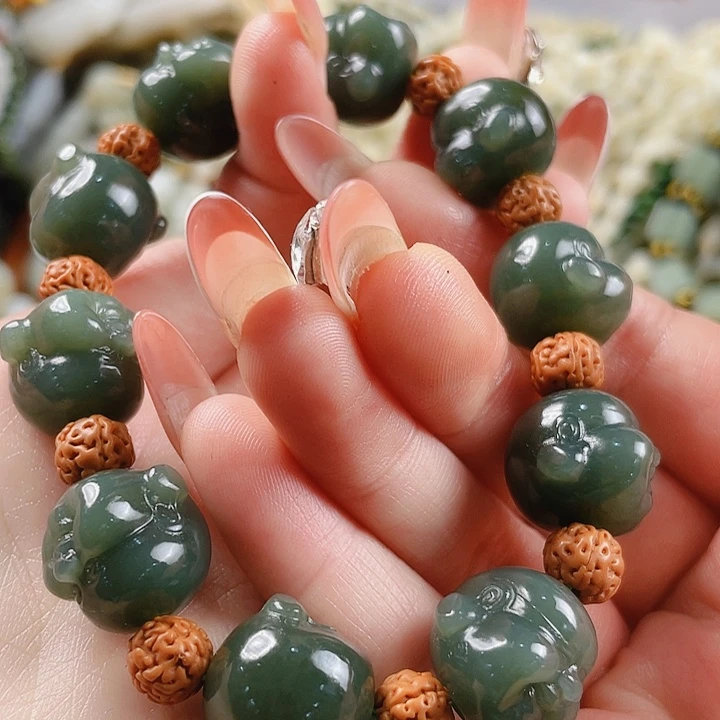 未镶嵌和田玉挂件