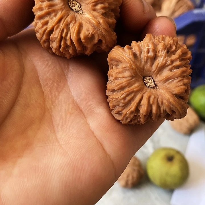 吊坠文玩核桃M****！文玩核桃南疆石