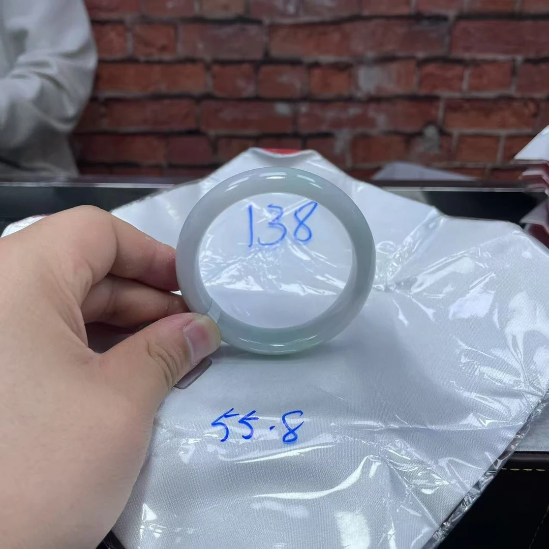 毛货手镯需精细抛光/138