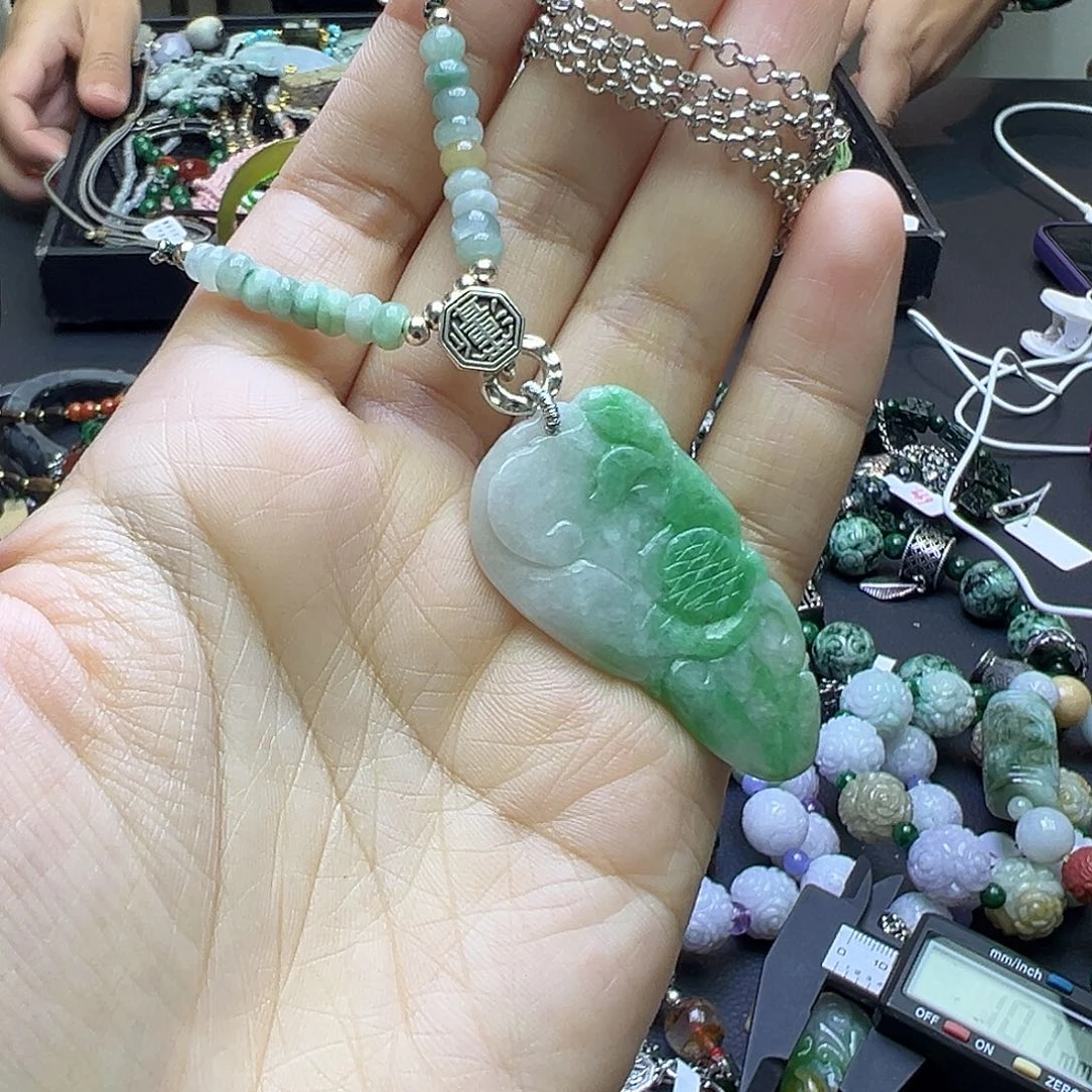 翡翠未镶嵌颈饰99