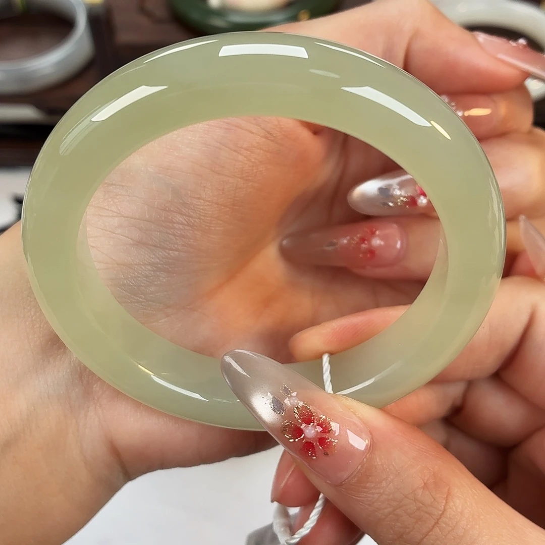 和田玉未镶嵌手镯