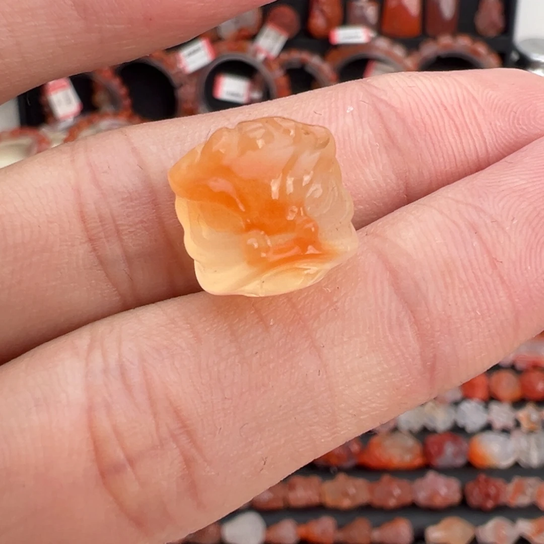 南红玛瑙未镶嵌颈饰醒狮头