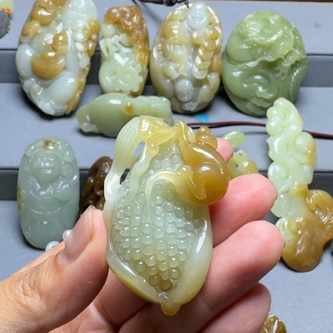 和田玉未镶嵌颈饰