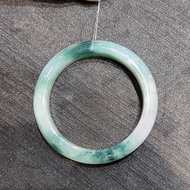 翡翠手镯未镶嵌翡翠玉镯