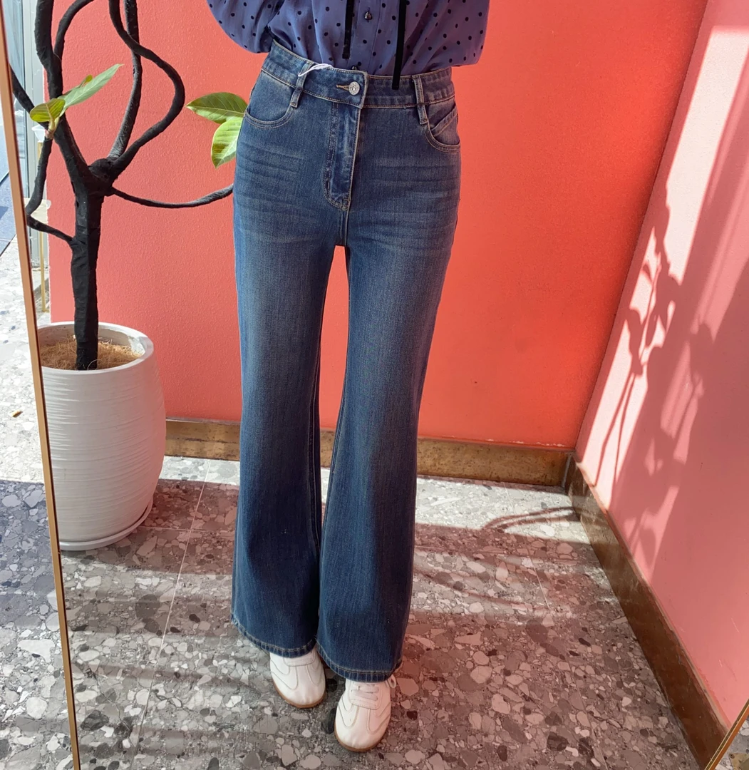 （默茗服装）钻扣直筒微喇牛仔裤