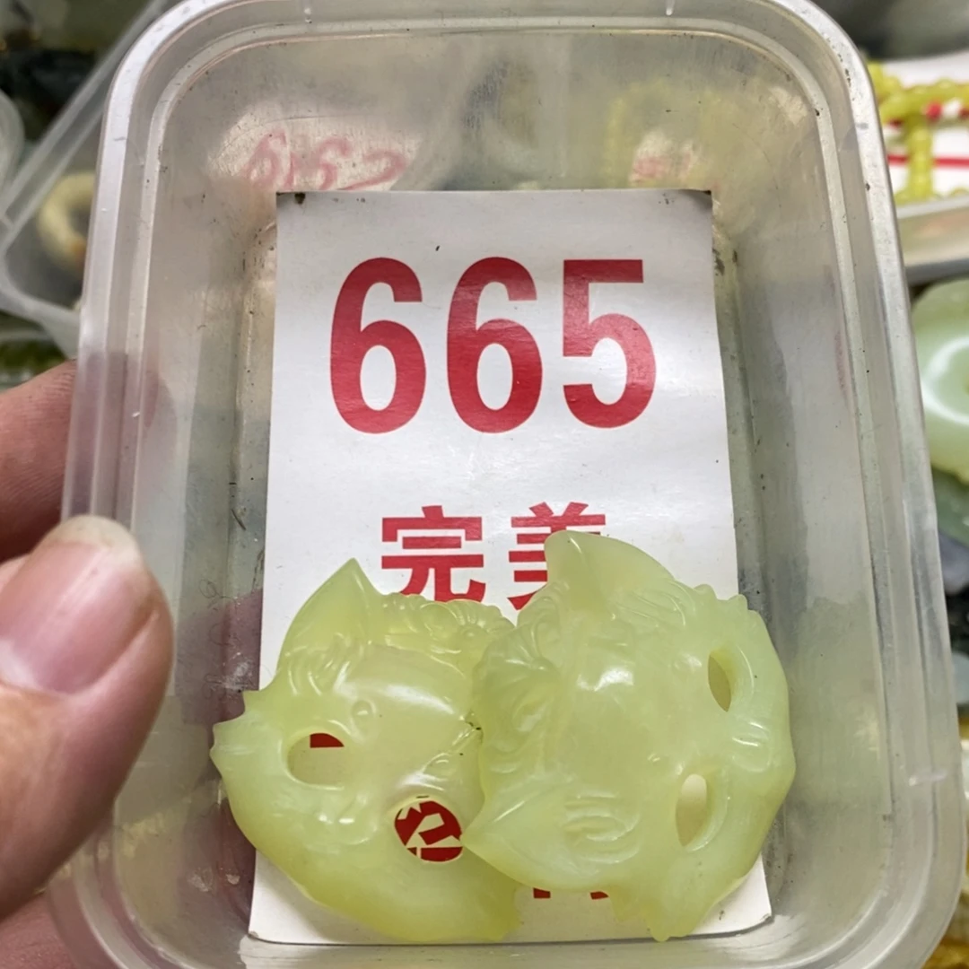 蛇纹石玉挂坠未镶嵌