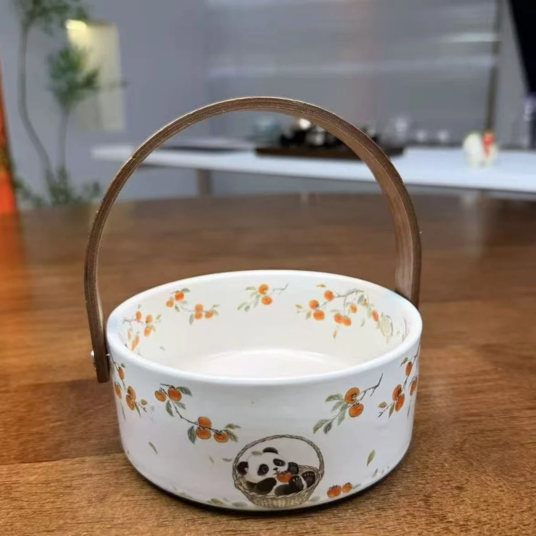 手提小熊猫果篮露营必备