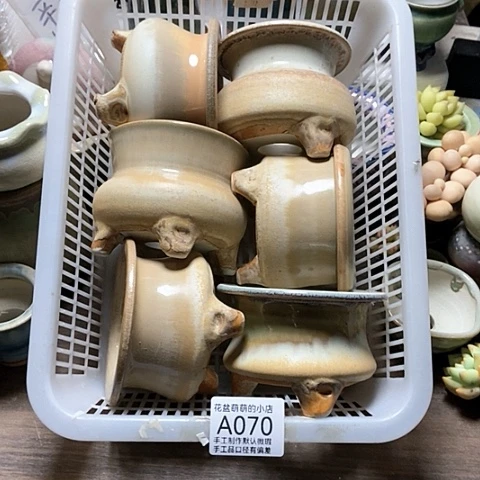 紫砂花盆070微瑕品口径7到8左右有粘板