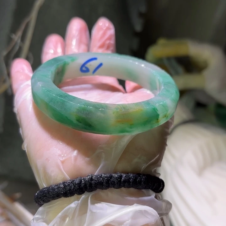 木***花石英质玉（非洲翠）未镶嵌手镯定制