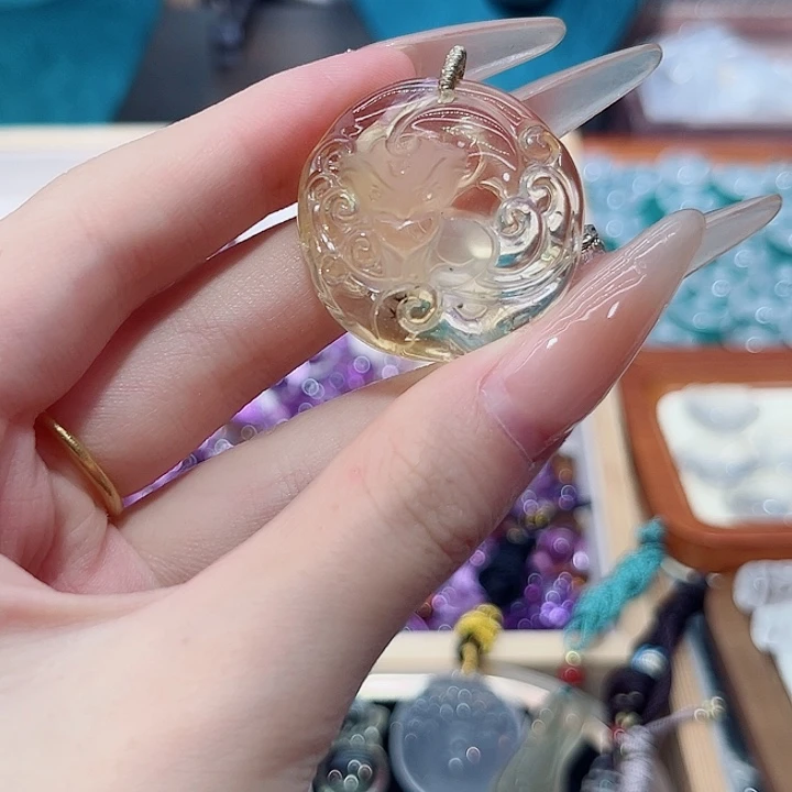 未镶嵌颈饰水晶九尾狐