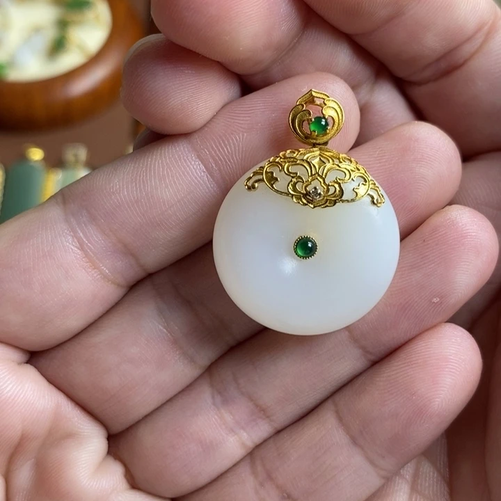 和田玉18K金镶嵌颈饰