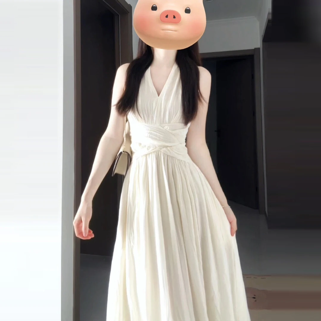 度假出游风白色挂脖吊带连衣裙子女2025新款夏季纯欲无袖收腰长裙