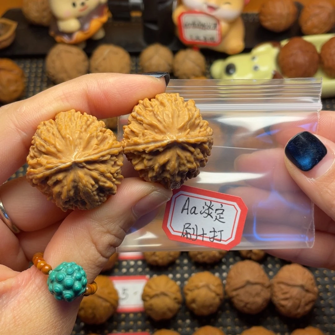 A***定文玩核桃吊坠31尺全品绣球