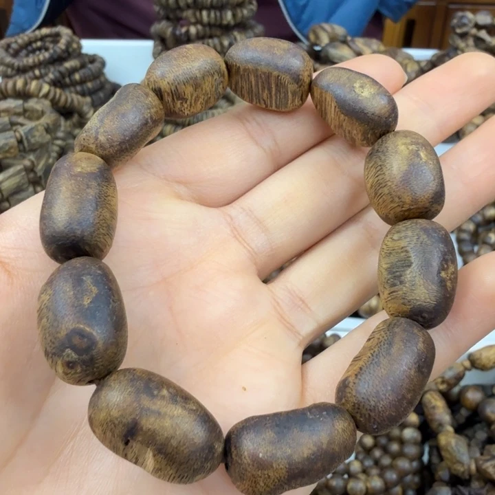 沉香手串沉香绿奇楠树心油留疤