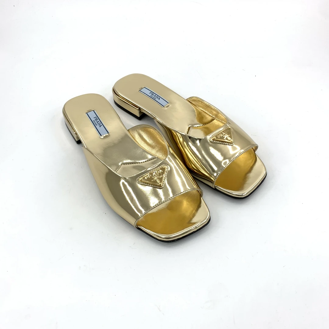 未使用 Prada/普拉达 38码时尚金色三角标时装平底凉鞋/TT250354