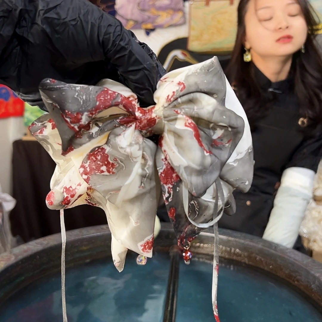 049珍珠蝴蝶抓夹庭前墨梅