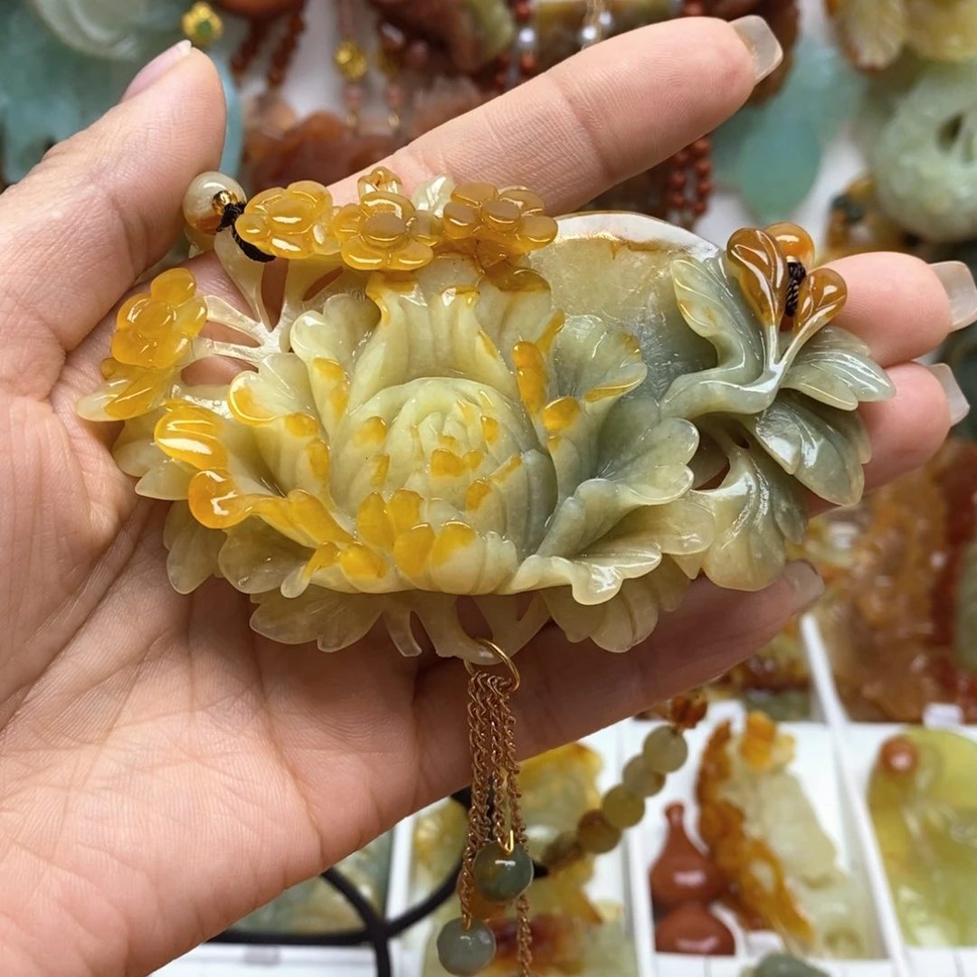 蛇纹石玉颈饰未镶嵌丁*花