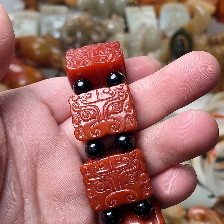 L***5和田玉未镶嵌颈饰