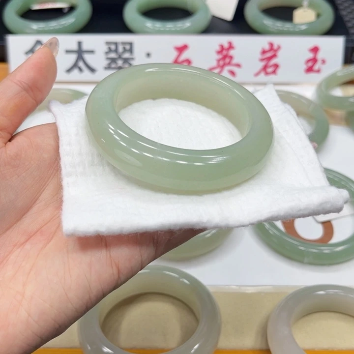 石英质玉手镯未镶嵌迪*