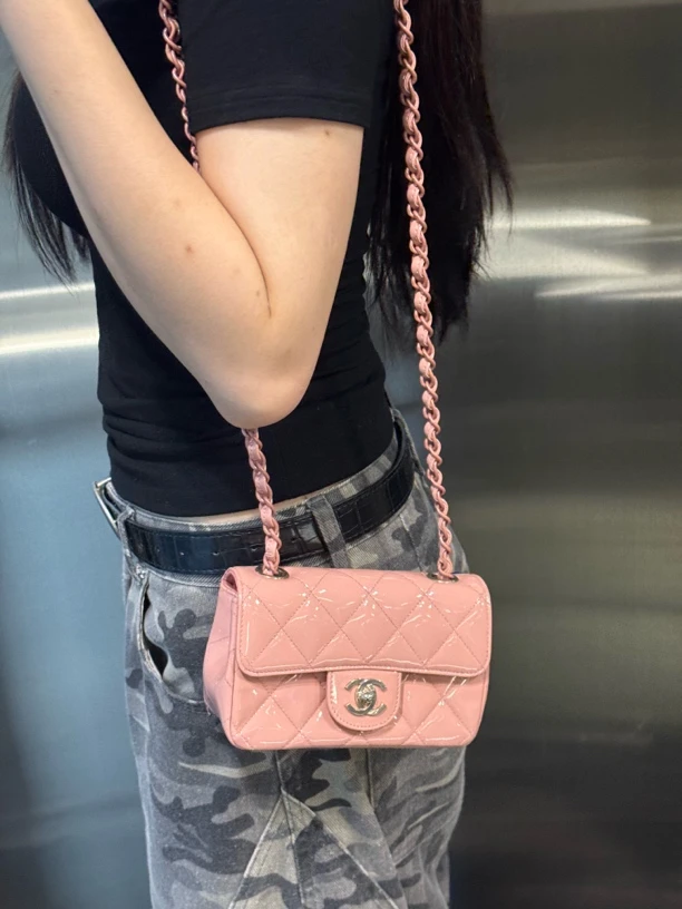 95新 Chanel/香奈儿 裸粉色漆皮cf扣时尚精美包包