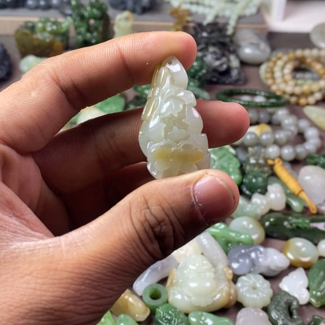 和田玉颈饰未镶嵌