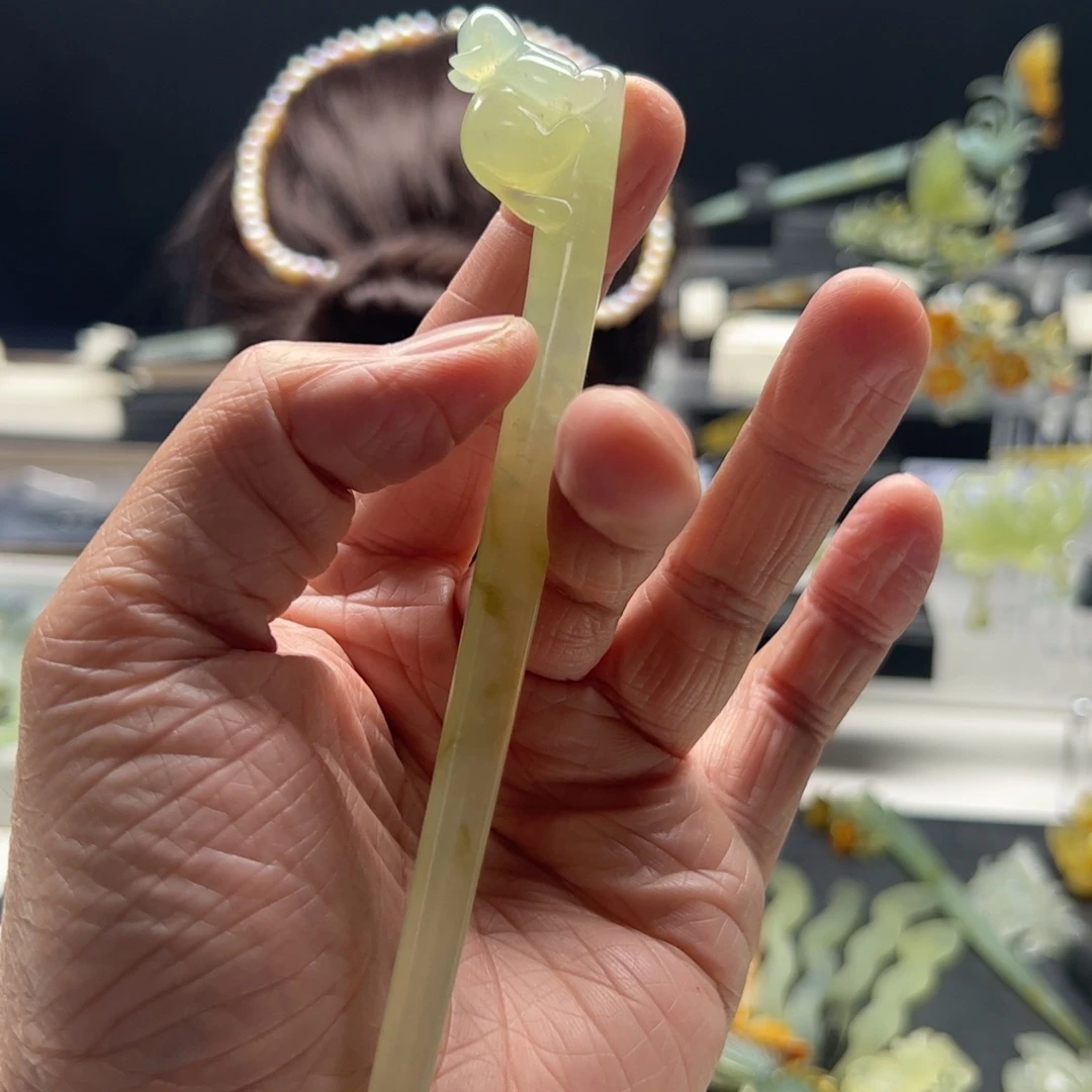 岫玉福利发簪未镶嵌墨****?